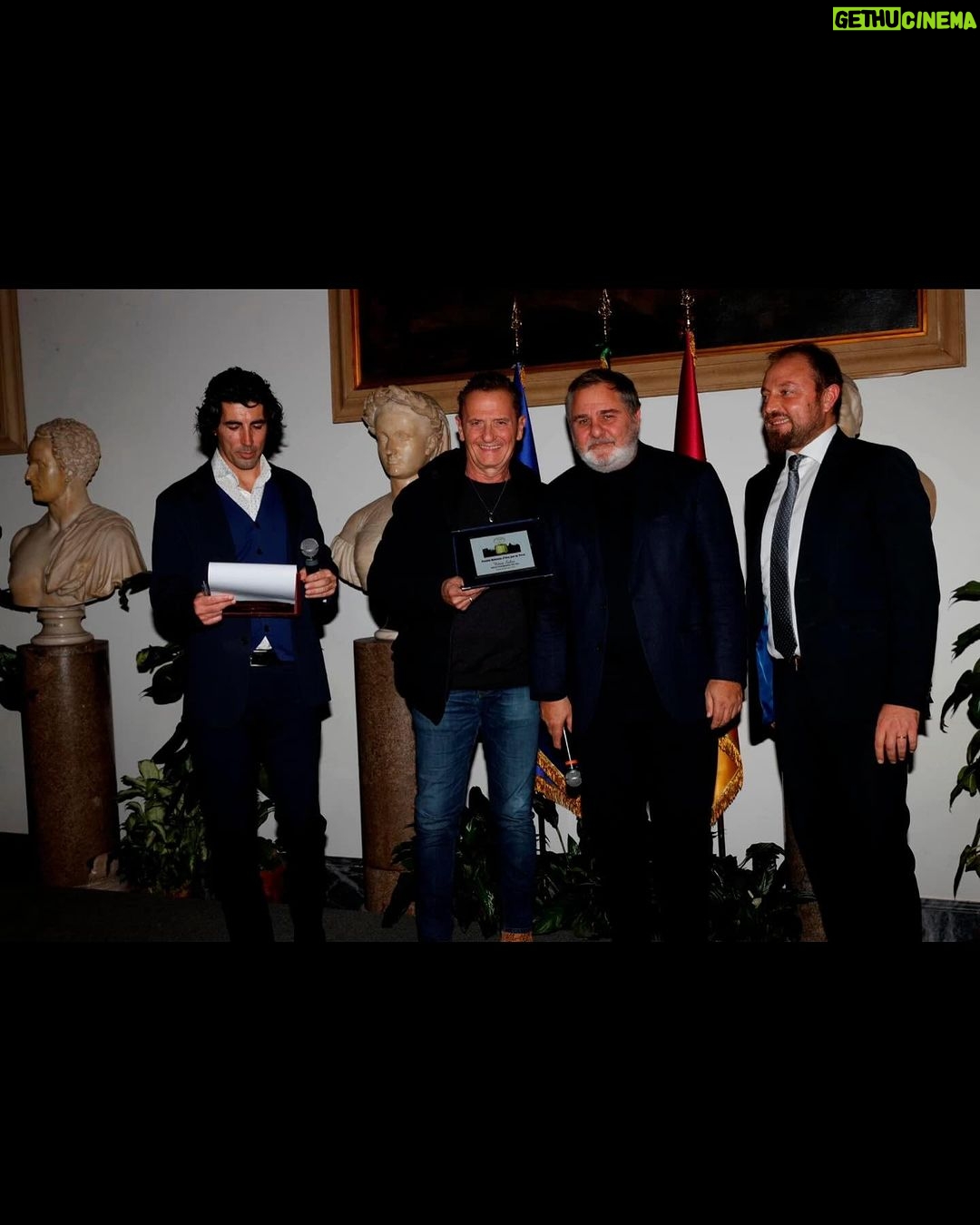 Enzo Salvi Instagram - Premio Antenna d’Oro per la TV in Campidoglio Dedico questo prestigioso riconoscimento a tutti Voi per la Stima e l’Affetto che mi dimostrate ❤️VVB❤️ Sala della Protomoteca in Campidoglio