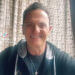Enzo Salvi Instagram - TUTORIAL PER COME UTILIZZARE I BOTTI LA SERA DI CAPODANNO 😜