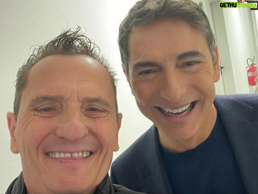 Enzo Salvi Instagram - Oggi ospite di Marco Liorni su ITALIASI! Rai Uno 😜 Con i miei figli e mia nuora ❤️ @marcoliorni