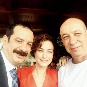 Erdal Küçükkömürcü Instagram - EDHO çekim halleri #edho @emrealptorun @sanemcelikhome #eskiyadunyayahukumdarolmaz #eskiyadizisi