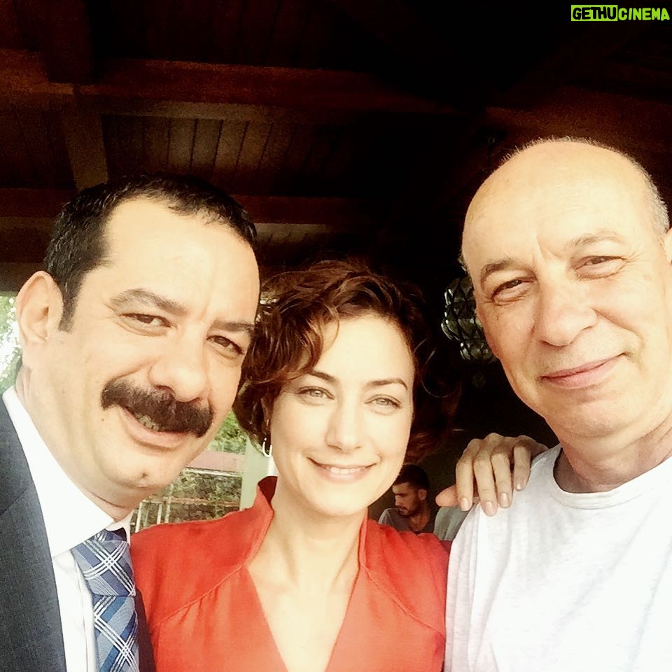 Erdal Küçükkömürcü Instagram - EDHO çekim halleri #edho @emrealptorun @sanemcelikhome #eskiyadunyayahukumdarolmaz #eskiyadizisi