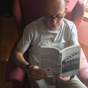 Erdal Küçükkömürcü Instagram - "Role nasıl hazırlanmalı? Anda ve rolde nasıl kalmalı? " Bu mükemmel kitap için teşekkürler Harika Uygur... #burolsenin #harikauygur