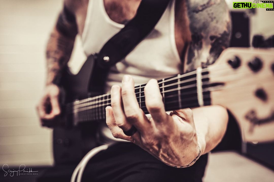 Eric Bass - 1.9K Likes - Still not sure what the other two strings are for. But, to each his own I guess. #sixstrings #🤷🏻♂️ #shinedown #FindTheGood #thursday #thursdayvibes #thursdaythoughts #guitar #bassguitar #bassplayersunited #bassplayer