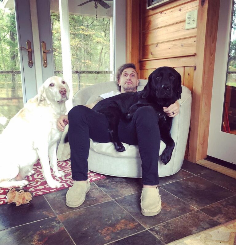 Eric Bass Instagram - Royals. #royals #shinedown #dogsofinsta #tripawd #labsofinstagram #friday #fridayvibes