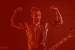 Eric Bass Instagram - Can’t wait to get back at it! @wemakeeventsnorthamerica #livemusic #redalertrestart #shinedown #wednesday #wednesdaywisdom #wednesdayvibes #wednesdaymotivation 📸 by: @sanjayparikhphoto
