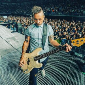 Eric Bass Instagram - “I forgot.” - Eric Bass #shinedown #planetzero #bassplayer #friday #fridaynight #fridayvibes #fridayfeeling #fridayquotes #quotes #famousquotes 📸 by: @sanjayparikhphoto