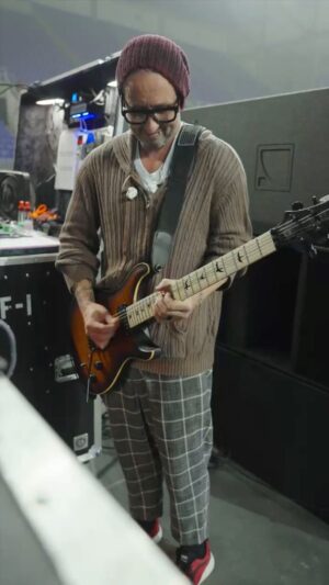 Eric Bass Instagram - Get yourself a whammy bar on your guitar, kids. Especially if you’re really a bass player. It will always make you seem like you know what you’re doing. (Even when you don’t.) 😂😂😂🤦🏻‍♂️🤦🏻‍♂️🤦🏻‍♂️ 🎥 by: @sanjayparikhphoto #shinedown #planetzero #shreddykruger #whammybar #bassplayer #bassplayersunited #friday #fridayvibes