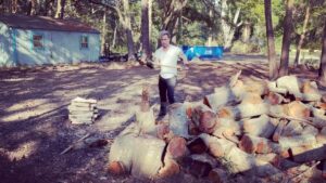 Eric Bass Instagram - “Downtime”. #shinedown #planetzero #therapy #lumberjack #lumbersexual #friday #fridayvibes #firewood #ritualsacrafice