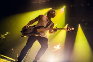 Eric Bass Instagram - About last night… Thanks LA! 🔥🔥🔥#shinedown #planetzero #losangeles #rockmusic #rockstar #purplehair #purplehairdontcare #saturday #saturdayvibes #bassguitar #bassplayer 📸 by: @sanjayparikhphoto
