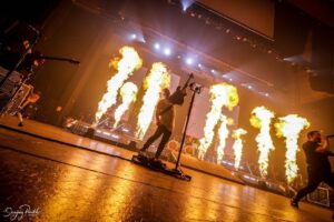 Eric Bass Instagram - About last night… Thanks LA! 🔥🔥🔥#shinedown #planetzero #losangeles #rockmusic #rockstar #purplehair #purplehairdontcare #saturday #saturdayvibes #bassguitar #bassplayer 📸 by: @sanjayparikhphoto
