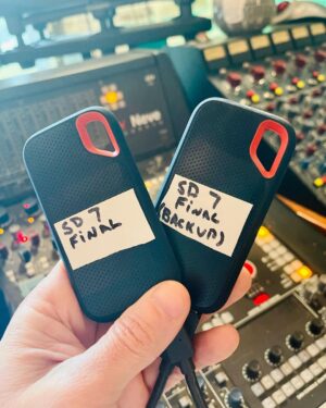 Eric Bass Instagram - Well…it’s finished. #shinedown7 #shinedown #album #noonemakesalbumsanymore #wedo #biganimal #rockisalive #wednesday #wednesdaywisdom #wednesdayvibes #wednesdaymotivation