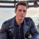Eric Osmond Instagram - 𝐒𝐞𝐞 𝐫𝐞𝐣𝐞𝐜𝐭𝐢𝐨𝐧 𝐚𝐬 𝐚 𝐫𝐞𝐝𝐢𝐫𝐞𝐜𝐭𝐢𝐨𝐧. Rejection is a fairly universal experience and being turned down can either stop you from trying again, or you bounce back from that rejection stronger than before. Everyone has felt the sting… but mentally strong people use that pain to grow stronger and become better.  •Acknowledge how you feel and please treat yourself with compassion. •View the rejection as evidence you're pushing your limits.  •Never ever let rejection define you. •Use rejection as an opportunity to move forward with more experience and wisdom, "what did I learn?" 👉 Don't lose your momentum, instead let rejection illuminate a new path for you! 👈 #photoshoot #model #men #rockstar #malemodel #utahmodel #ericosmond The Shops at Riverwoods