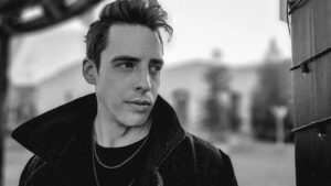 Eric Osmond Instagram - 𝐒𝐞𝐞 𝐫𝐞𝐣𝐞𝐜𝐭𝐢𝐨𝐧 𝐚𝐬 𝐚 𝐫𝐞𝐝𝐢𝐫𝐞𝐜𝐭𝐢𝐨𝐧.

Rejection is a fairly universal experience and being turned down can either stop you from trying again, or you bounce back from that rejection stronger than before. Everyone has felt the sting… but mentally strong people use that pain to grow stronger and become better. 

•Acknowledge how you feel and please treat yourself with compassion.
•View the rejection as evidence you're pushing your limits. 
•Never ever let rejection define you.
•Use rejection as an opportunity to move forward with more experience and wisdom, "what did I learn?"

👉 Don't lose your momentum, instead let rejection illuminate a new path for you! 👈

#photoshoot #model #men #rockstar #malemodel #utahmodel #ericosmond