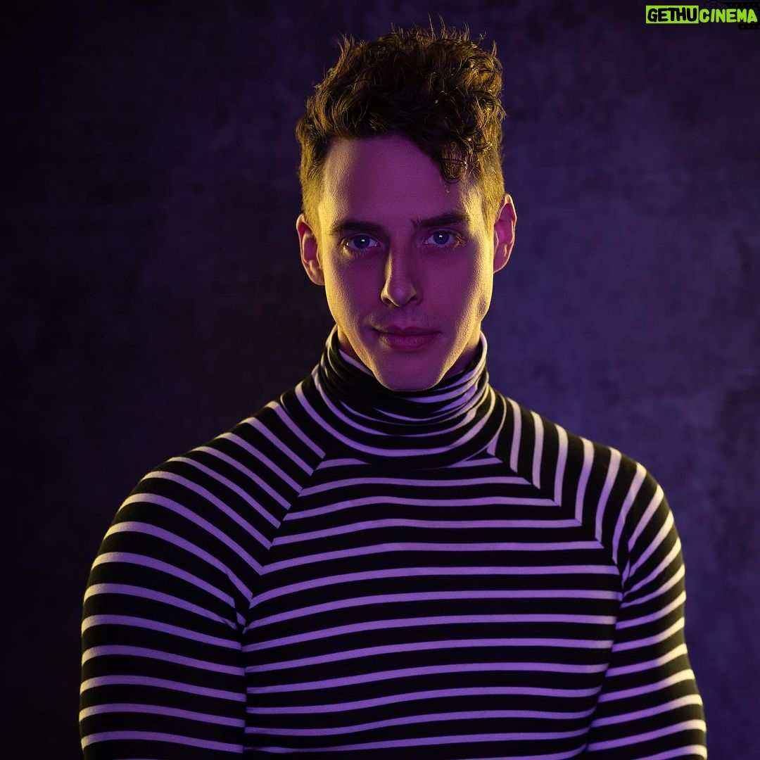 Eric Osmond Instagram - Stripes are back. 😂 📸: @definitionfoto 🙌🏻 #stripes @mychemicalromance #edgyhair #spikeyhairdontcare #millennial #rockstarlifestyle Utah