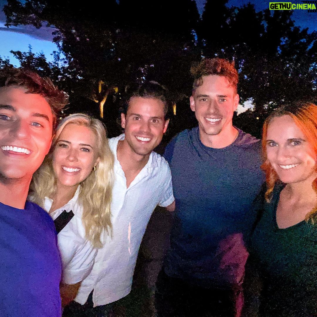Eric Osmond Instagram - My cousin @chris.osmond is killing it with his new hit song "Side Effects" Go check it out! πΆππ»π₯β₯οΈ (Left to right cousins at one of his gigs: @will_wright222 @sophosmondwright @willandsophiawright @chris.osmond @ericosmond.official @nicolamity @ericandpepper ) + Producer Cred: @jedjones.88 Writer Cred: @jedjones.88 @stephaniemabey π΅ βοΈ π @sceraupdate SCERA Shell Outdoor Theatre