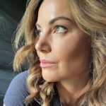 Erica Durance Instagram - An actor prepares???? Nah. Just hanging out in the cooling tent…. Yup shooting another off season movie 🤪#so grateful #hallmarkmovies #hallmarkchristmasmovies