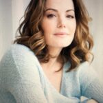 Erica Durance Instagram - Friday feeling! Kids asleep, movie with the hubby. Have a great weekend