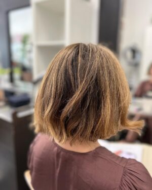 Erica Durance Instagram - Before and aft pics. Getting ready for another movie!!! Thanks for the magical hair transformation my wonderful friend and stylist @jadapinka you save me over and over again 🥰🥰