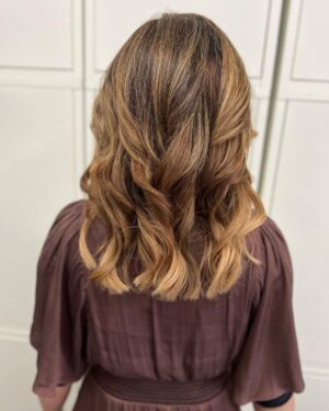 Erica Durance Instagram - Before and aft pics. Getting ready for another movie!!! Thanks for the magical hair transformation my wonderful friend and stylist @jadapinka you save me over and over again 🥰🥰