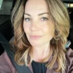 Erica Durance Instagram - Before and aft pics. Getting ready for another movie!!! Thanks for the magical hair transformation my wonderful friend and stylist @jadapinka you save me over and over again 🥰🥰