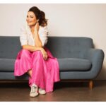 Erica Durance Instagram - Some more photos captured by the brilliant @farrahaviva Makeup: @tteoli Hair: @sarah_koppes I asked my ladies to come and support me in this photoshoot. I am at a place in my life where I am looking inward, learning to tell the absolute truth, and embrace the ever changing tides of life. My momma said “Erica you must learn to be like a Willow Tree they bend in the breeze, they take on the changes with such grace, they do not break.” Love you momma @gldurance Here’s to me trying 🥂