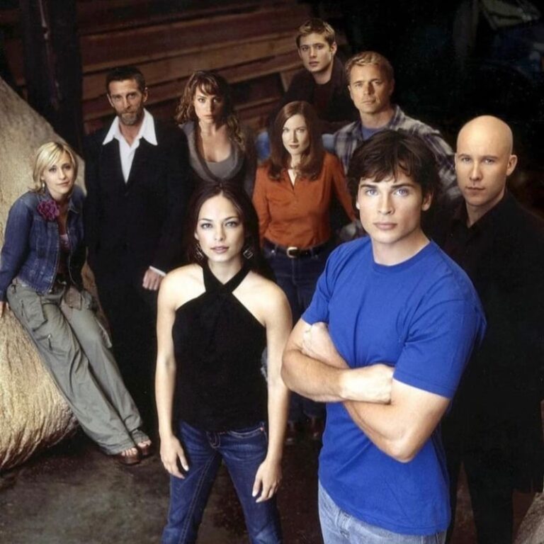 Erica Durance Instagram - Smallville premiered 20yrs ago. Time is a funny thing, it flies by, and yet certain events change you so much that it also seems to stand still. I was lucky enough to jump on board this train. I learned so much on this show about my work and about myself. I am so grateful to have been apart of such an event as SMALLVILLE. #smallville #superman #loislane