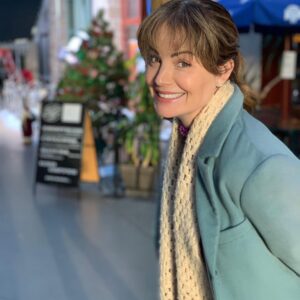 Erica Durance Instagram - That’s a wrap on another fun Christmas movie! Thanks 
#RobertVaughn @robindunne 
#christmasmovies #lifetimemovies