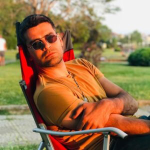 Erkan Meriç Instagram - En karanlık gece bile sona erer ve güneş tekrar doğar