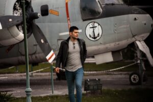 Erkan Meriç Instagram - Acılara yürüyorum korkmuyorum 😂
Not: göbek yok bende kas onlar 💪
📸 @erkansorkun