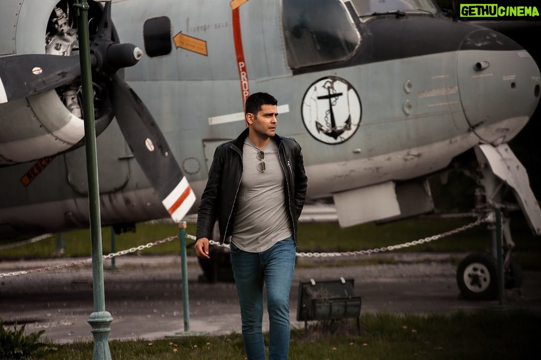 Erkan Meriç - 17.4K Likes - Acılara yürüyorum korkmuyorum 😂
Not: göbek yok bende kas onlar 💪
📸 @erkansorkun