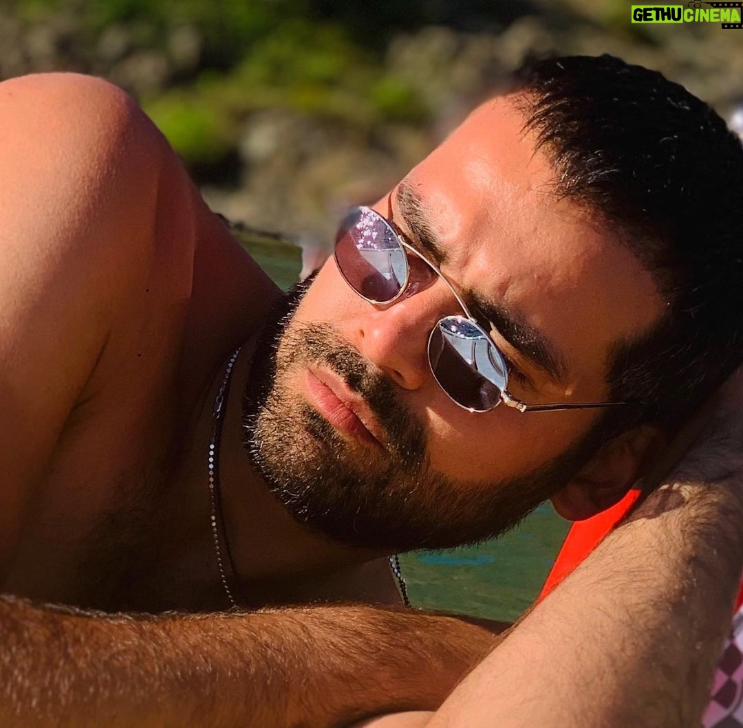 Erkan Meriç - 16.4K Likes - Güneşi gülüşüne şaka şaka 😂😂