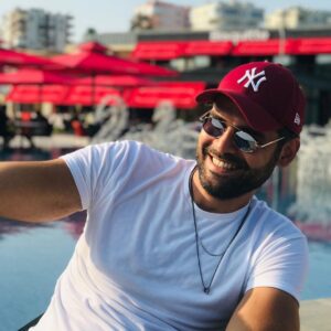 Erkan Meriç Instagram - Güneşi gülüşünüze sığdırın 😂