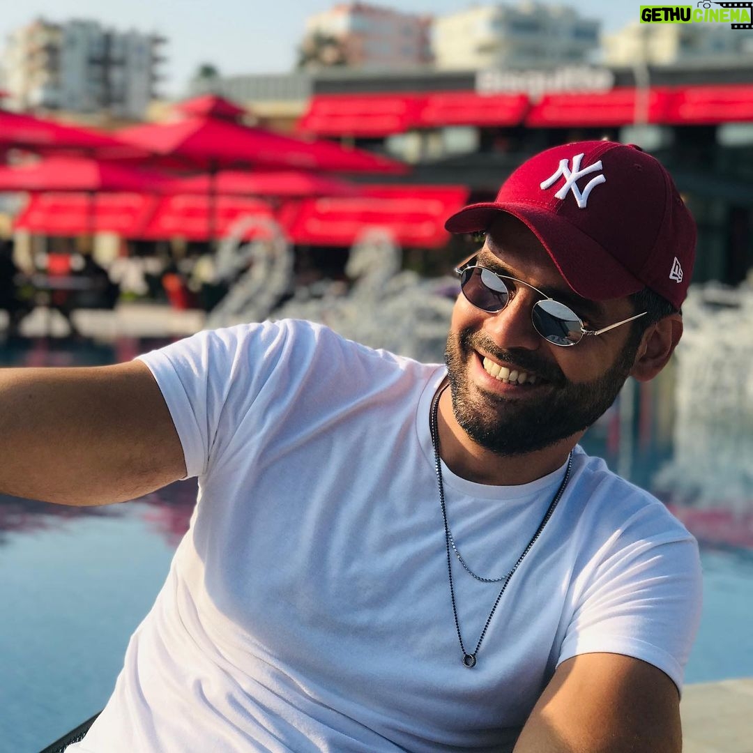 Erkan Meriç - 18.5K Likes - Güneşi gülüşünüze sığdırın 😂