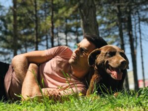 Erkan Meriç Instagram - 🐶 şu kadar sevilsek yeter be 🐶