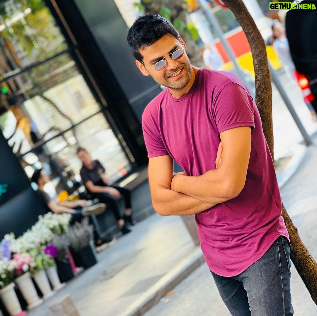 Erkan Meriç Instagram - Paranın hakkını veriyorsun kardeş 😂🤣 📸 @dnz.gndy