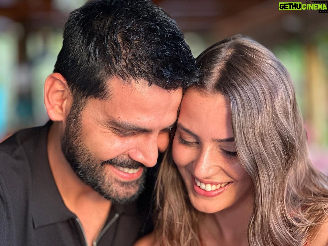 Erkan Meriç - 16.3K Likes - Benim için bu özel günü daha da anlamlı kıldığın için çok teşekkür ederim aşkım iyi ki varsın ❤️😘