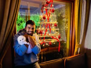 Erkan Meriç Instagram - Eksilmeden,sağlıkla,huzurla,sevdiklerinizle daha çok anı biriktirdiğiniz, çokça sevip çokça sevildiginiz bir yıl olsun.