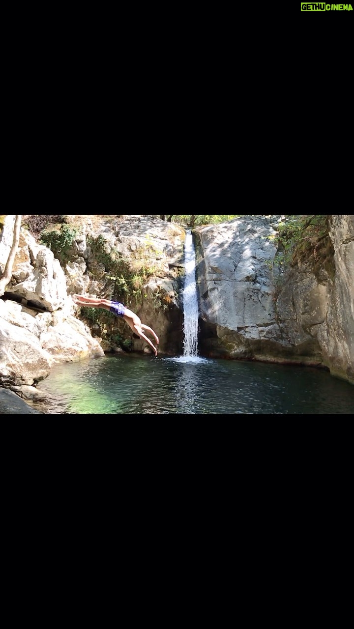 Erkan Meriç Instagram - Doğa ,saklanmayı sever