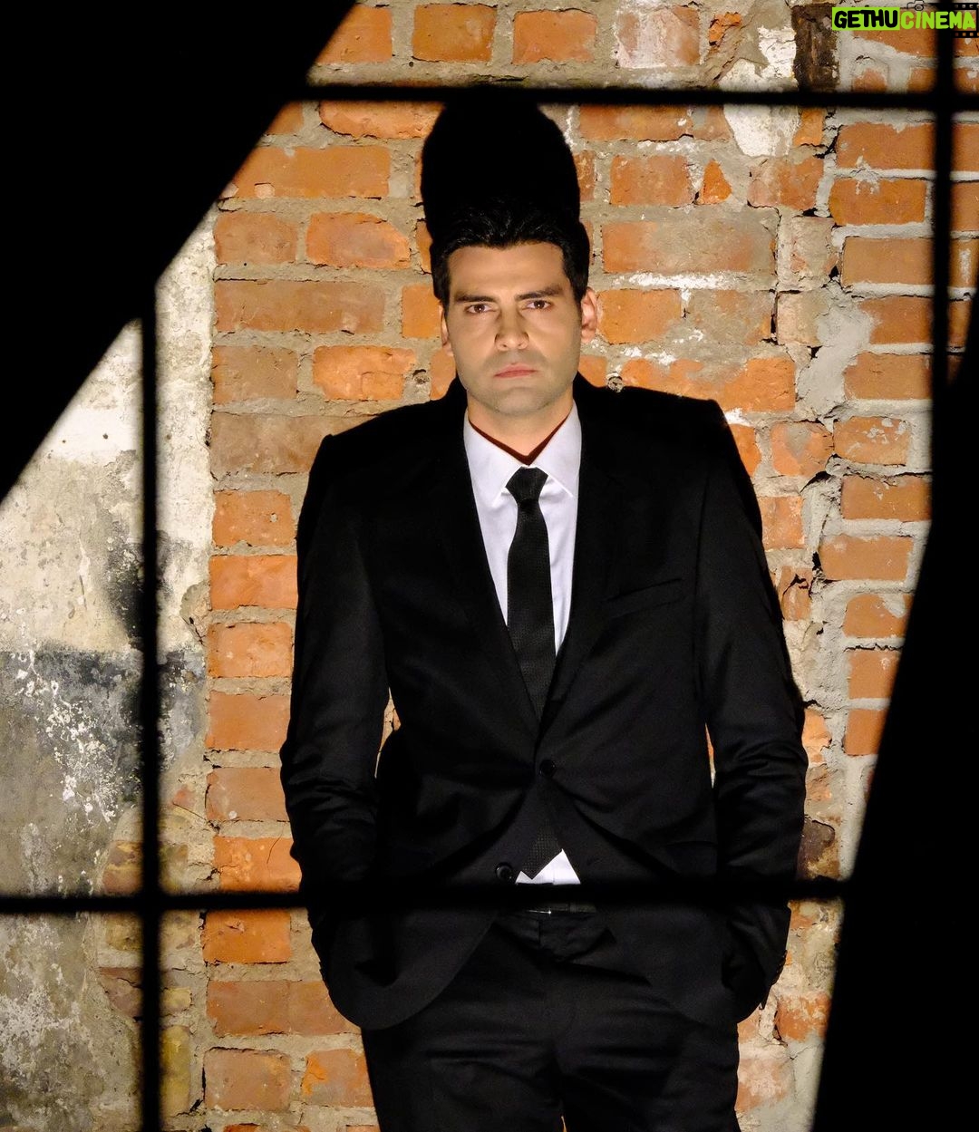 Erkan Meriç Instagram - 📸 @denizgizem_ Bakalım boyu devrilesice Fırat bu akşam ne haltlar karıştıracak 🤣🤣 @foxturkiye @gulumsekaderinedizi @avsarfilm