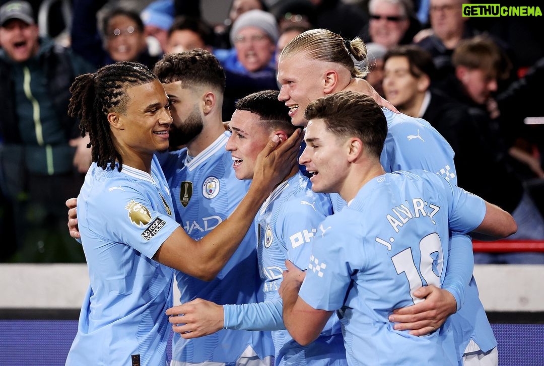 Erling Haaland Instagram - We keep going! +3 ✔️ Congrats on your hat-trick @philfoden 👊🏻🔥