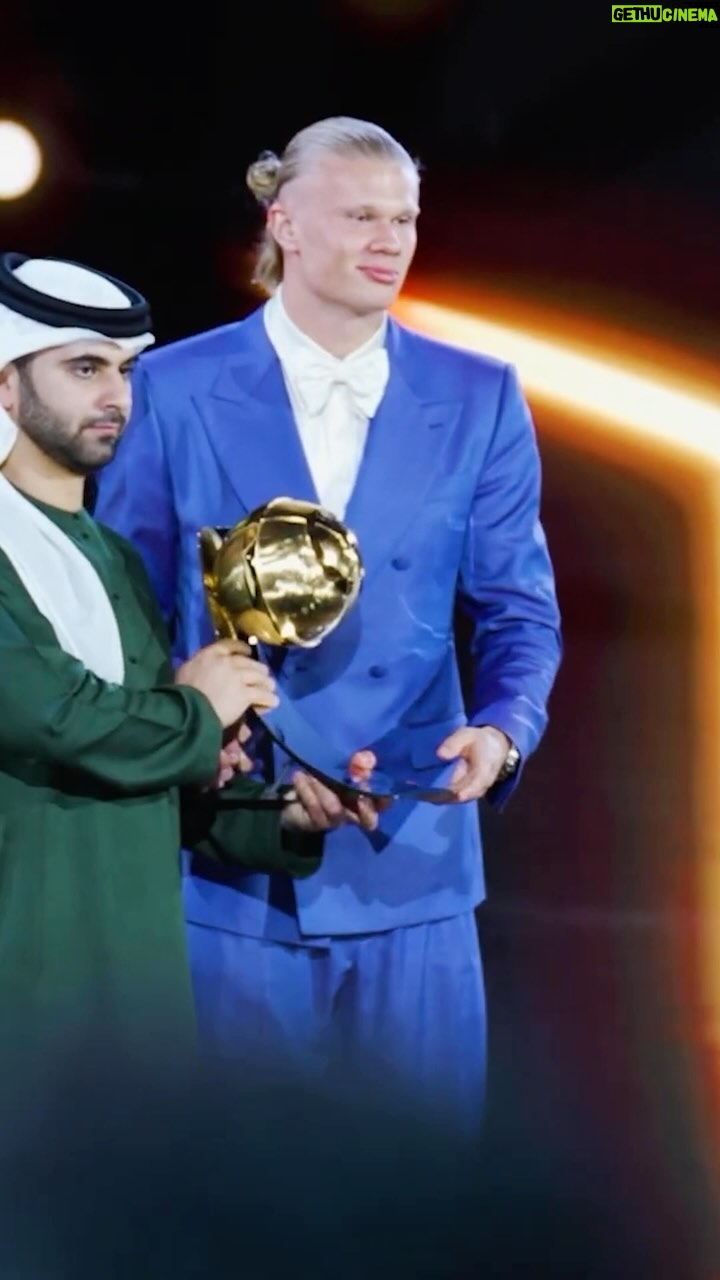 Erling Haaland Instagram - #tb to an incredible award night ✨🏆 @globesoccer @dolcegabbana