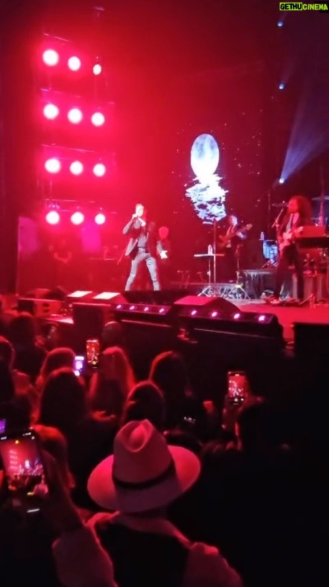 Ernesto D'Alessio Instagram - Maravilloso público. Muchas gracias Chicago 🌹❤️