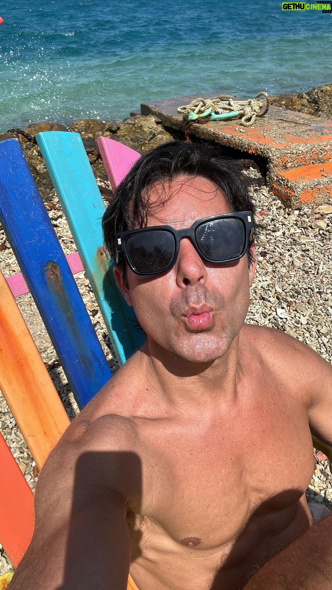 Ernesto D'Alessio Instagram - Nunca he tomado el camino más corto y menos doloroso y NUNCA lo haré. 🤜🏽🤛🏽