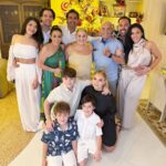 Ernesto D'Alessio Instagram - Dios les bendiga enormemente 🎁🌹💫