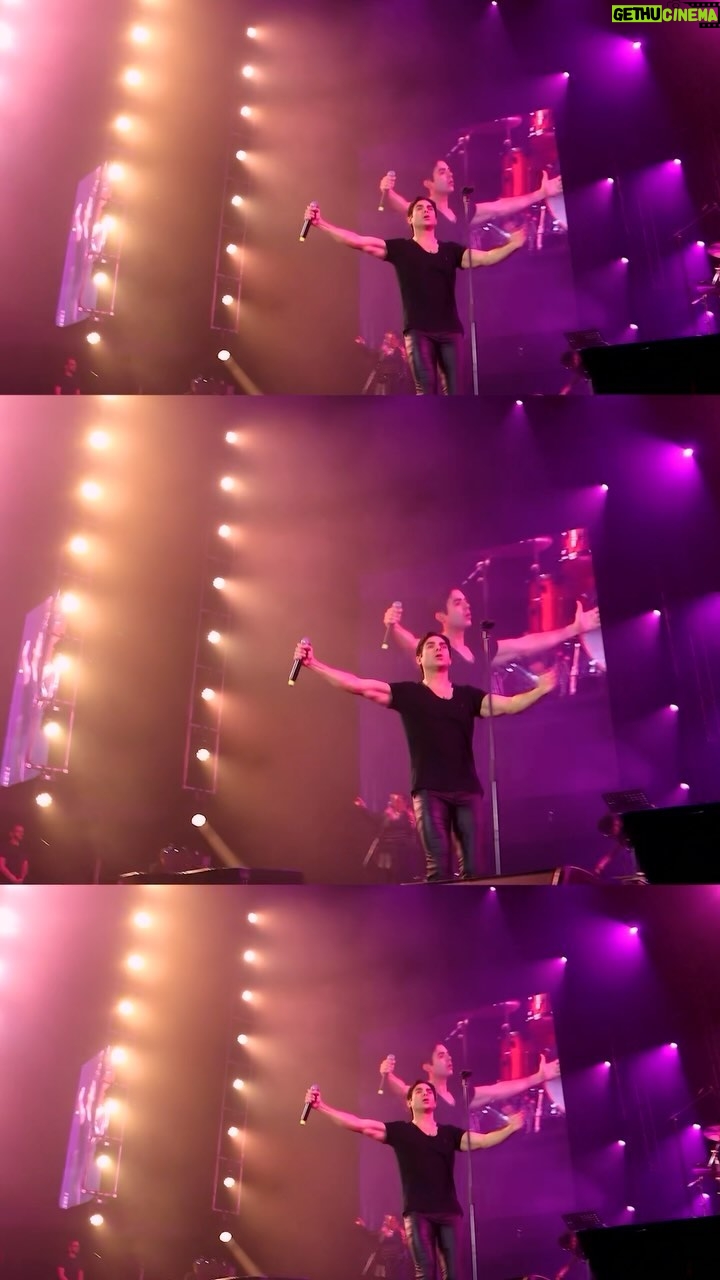 Ernesto D'Alessio Instagram - “Nel blu dipinto di blu” la conocemos como “Volare” de los Gypsy Kings, pero es una canción que cantaba Mr.Volare, mejor conocido cómo Domenico Modugno. ¿Lo sabías? Beso con todo mi amor y a bailar que es Sábado 💃🕺🏽🌹❤️