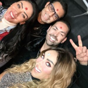 Ernesto D'Alessio Instagram - Que maravilloso momento cuñis. Dios te ha dado una gracia IMPRESIONANTE!! Estamos felices de verte tan feliz, brillando 🌟🌟
Woooooow 💫 🌟