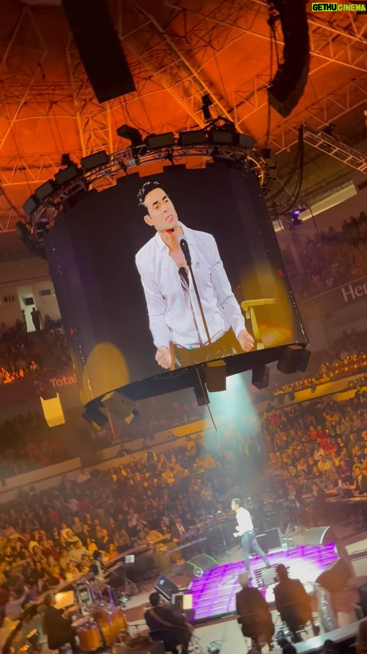 Ernesto D'Alessio Instagram - ¡Gracias @ernestodalessio por ser parte de esta noche tan especial en Aguascalientes, tu talento e interpretación sin duda es inigualable!🖤 Palenque De Aguascalientes