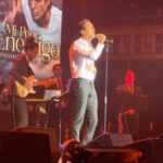 Ernesto D’Alessio Instagram – ¡El talento de nuestro querido @ernestodalessio se apodera de esta noche de Atlanta en el #GraciasTour, bienvenidos! 🖤🙌🏻