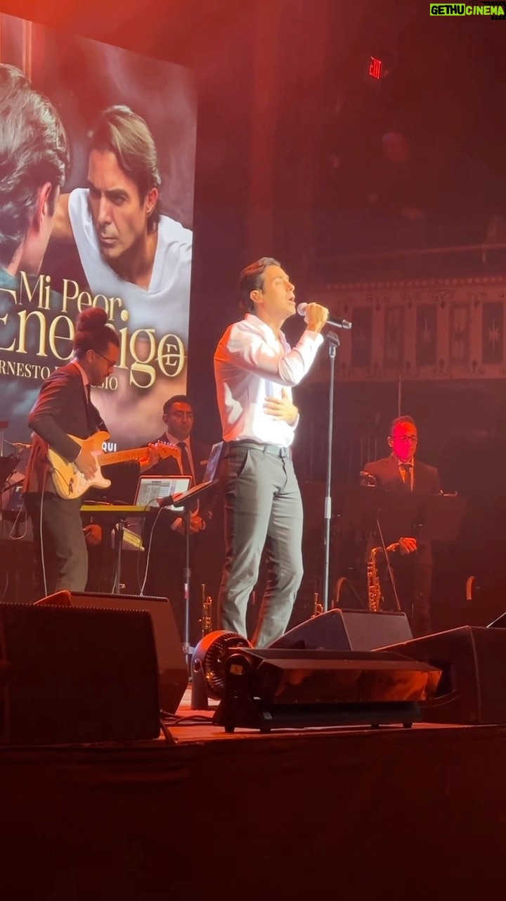 Ernesto D'Alessio Instagram - ยกEl talento de nuestro querido @ernestodalessio se apodera de esta noche de Atlanta en el #GraciasTour, bienvenidos! ๐ค๐๐ป