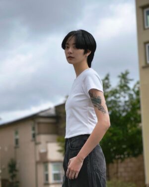 Erol Instagram - ⠀
很不喜歡穿內衣，尤其夏天
台灣氣候很容易濕黏，幾乎都會印出一道內衣痕，相信不少女生都遇過同樣困擾，直到最近接觸雲朵衣後解決了這個問題

雲朵衣所有款式都會搭配胸墊，讓我覺得最貼心的是衣服跟胸墊尺寸可以分開選擇，適用於各種身型，不勒胸沒有任何束縛感，貼合身體但不緊繃

這邊要誇獎一下衣服本身的剪裁，很修飾身材
讓我穿上去都有直角肩了！！！每次看Blackpink 露出她們的直角肩都覺得有夠美，沒想到我偶爾也能擁有🥹讓人充滿自信

即日起至4/27購買雲朵衣，輸入我的專屬折扣碼erol
能享有特別的優惠，今年夏天來一場無束縛、無痕的體驗吧
#雲朵衣 #ootd